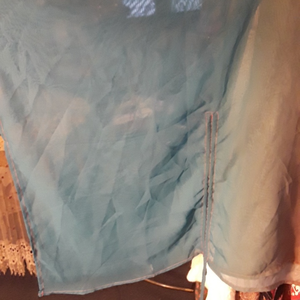 Pretty Studio Y Top - Picture 11 of 15